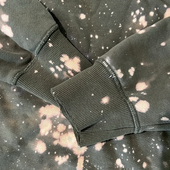 H&M Distressed Bleach Stained Olive Green Sweater Size Large - Picture 5 of 5